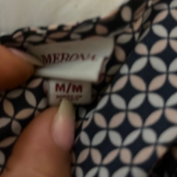 MERONA Blue and White Sleeveless Blouse. Size Medium. - Picture 4 of 4